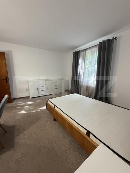 Apartament cu 4 camere decomandat, mobilat în Cornișa