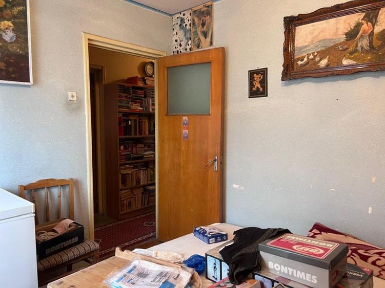 Apartament cu 4 camere semidecomandat în Gojdu