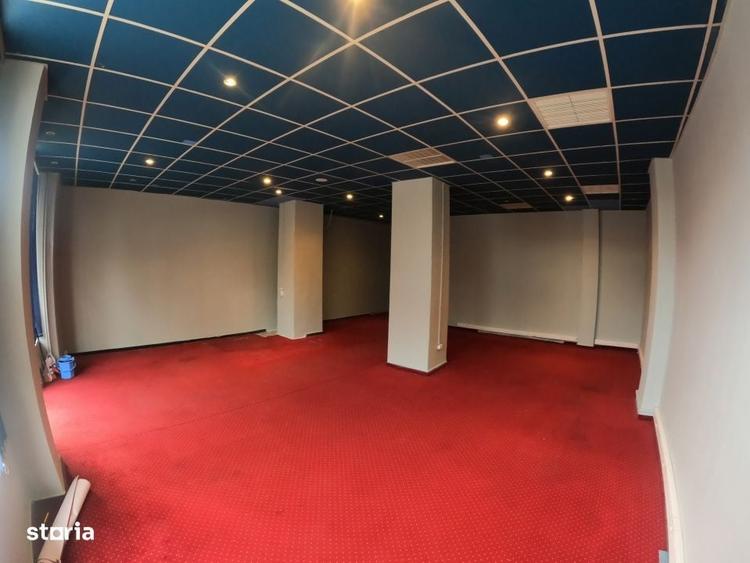 Spațiu comercial, de 70 mp, în Uiești