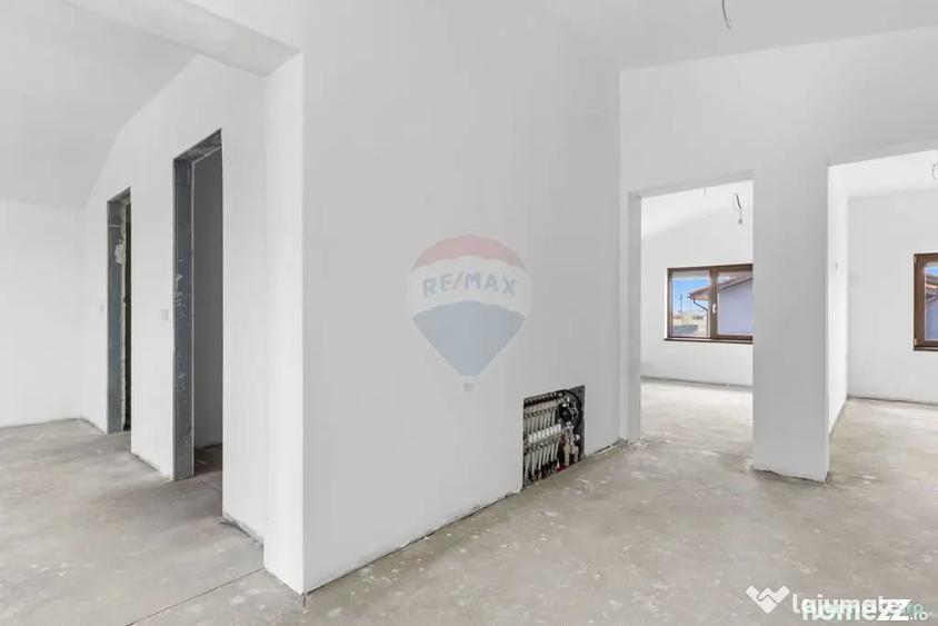 Casă cu 7 camere cu Teren 437 Mp în Livada