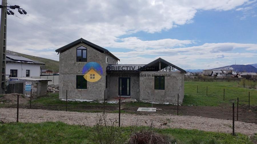 Casă cu 4 camere cu Teren 789 Mp în Vest