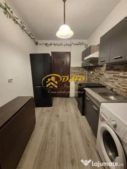 Apartament cu 2 camere decomandat în Nicolina