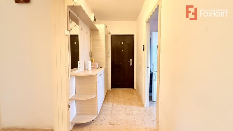 Apartament cu 3 camere decomandat, mobilat în Aradului