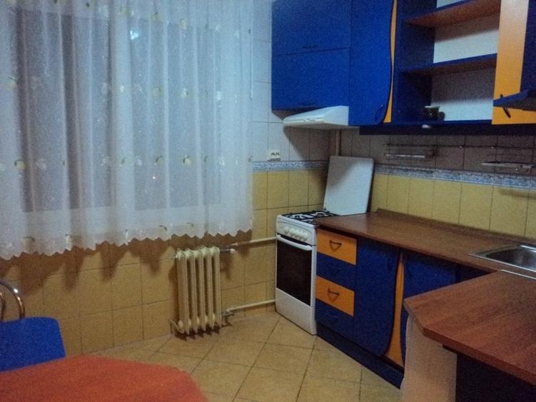 Apartament cu 2 camere semidecomandat, mobilat în Progresul