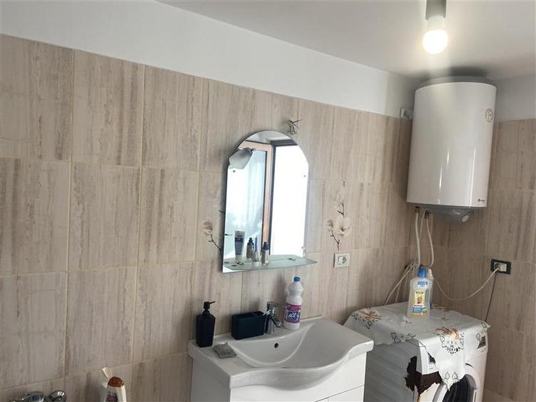 Casă individuală cu 4 camere cu Canalizare în Tătaru