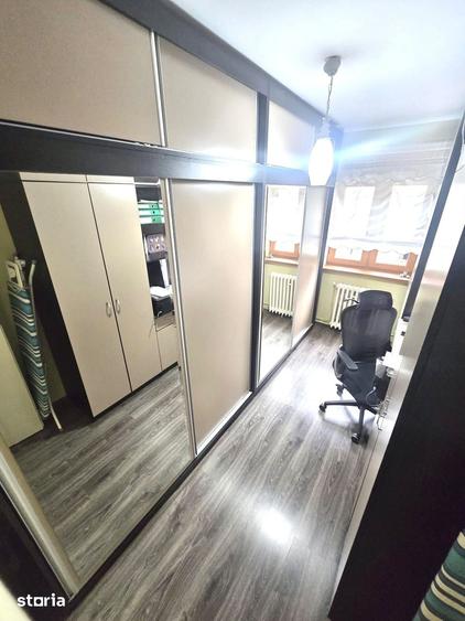 Apartament cu 4 camere decomandat în Burdea