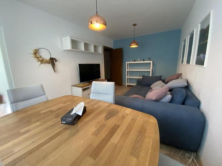 Apartament cu 3 camere decomandat în Olteniței