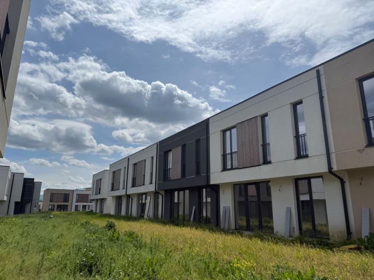 Casă cu 7 camere cu Canalizare în Ștefăneștii de Jos