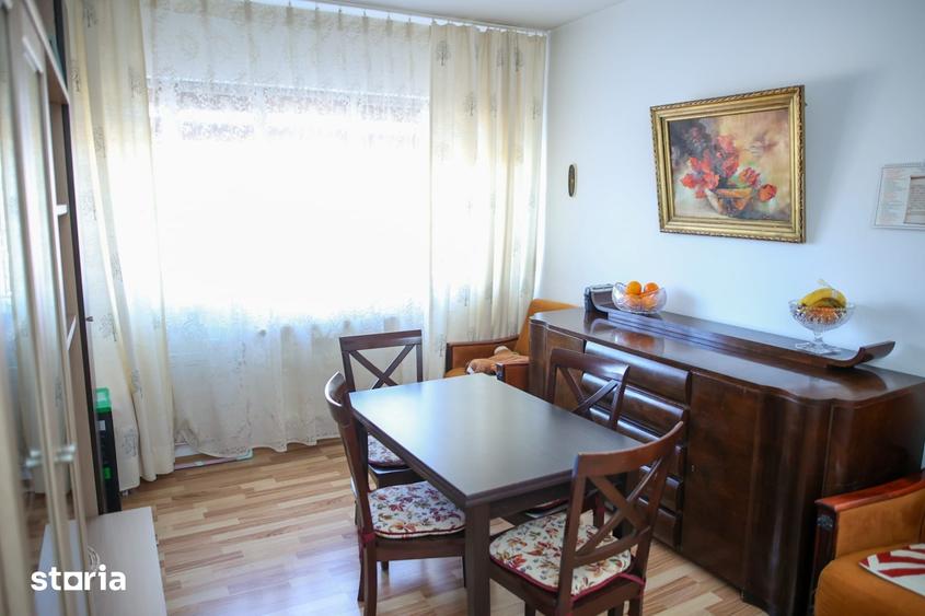 Apartament cu 4 camere semidecomandat în Central