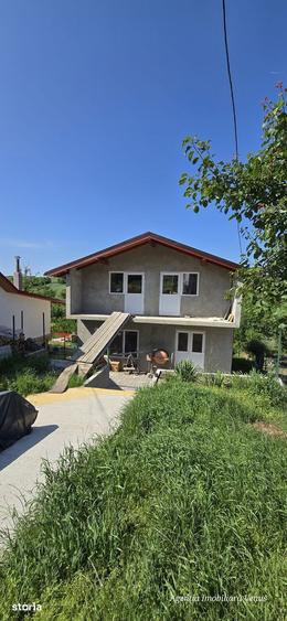 Casă cu 4 camere cu Teren 250 Mp în Central