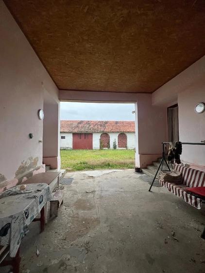 Casă cu Teren 1439 Mp în Sintești