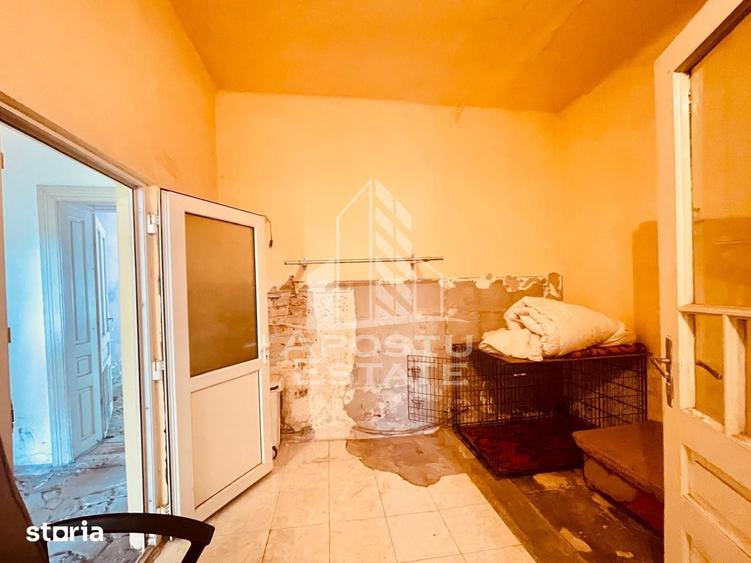 Casă cu 5 camere cu Teren 378 Mp în Funcționarilor