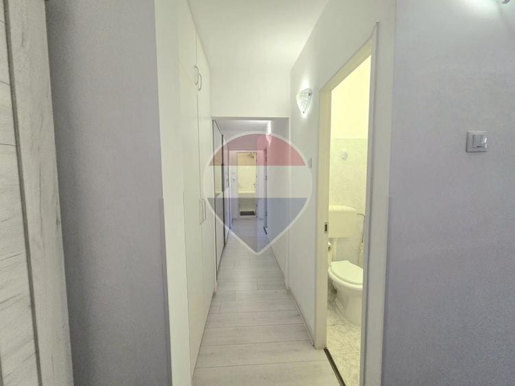 Apartament cu 3 camere decomandat, mobilat în Central