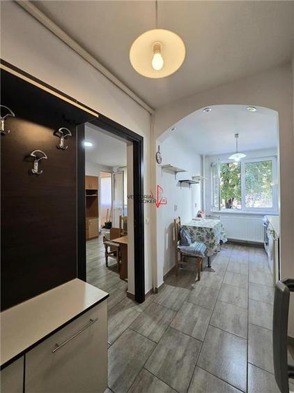 Apartament cu 2 camere semidecomandat în Colentina