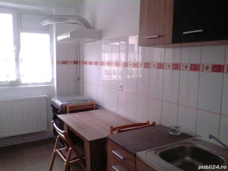 Vand apartament 3 camere, decomandat, zona Centrala, etaj 1, bloc 4 etaje. - 2
