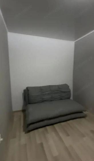 Apartament cu 3 camere semidecomandat, mobilat în Micro 17