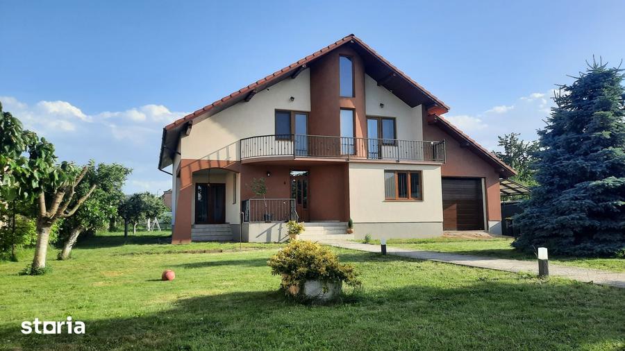 Casă cu 5 camere cu Teren 1514 Mp în Central