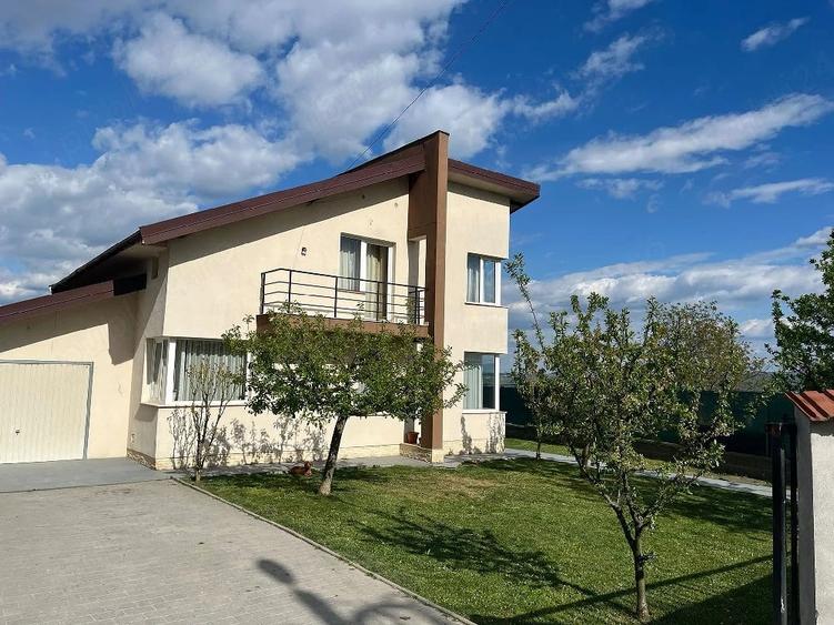 Casă cu 4 camere cu Teren 500 Mp în Central