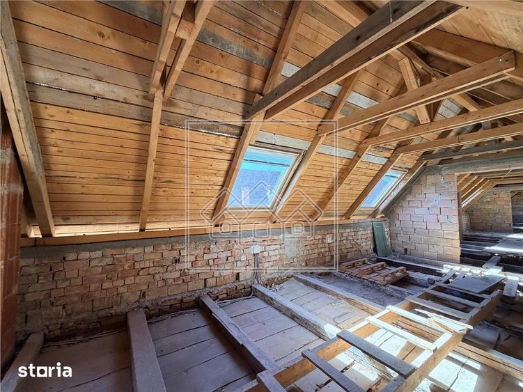 Casă cu 7 camere cu Teren 2600 Mp în Laslea