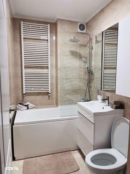 Apartament cu 3 camere semidecomandat, mobilat în Central