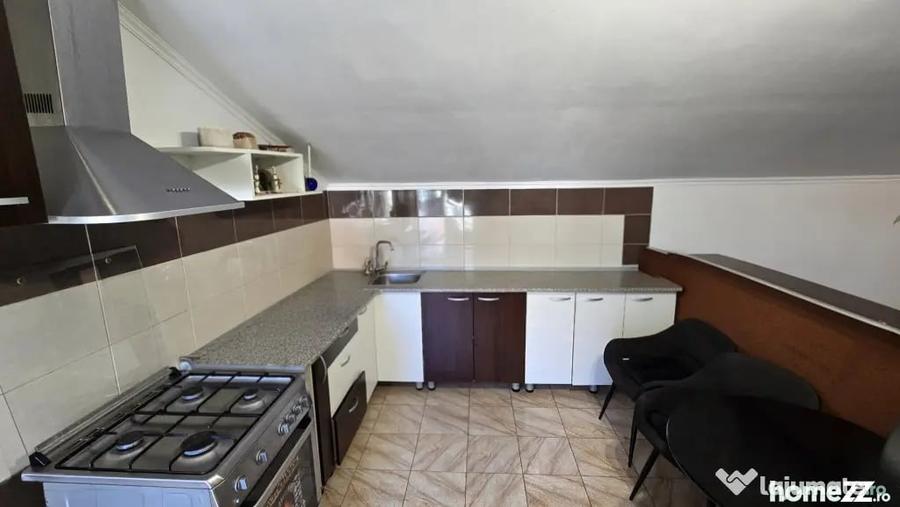 Apartament cu 3 camere semidecomandat în Central