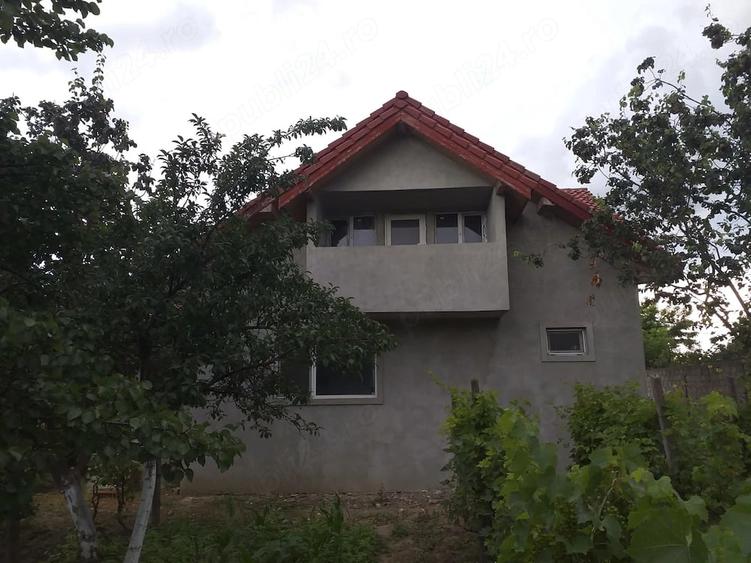 Casă cu Teren 1000 Mp în Mătești