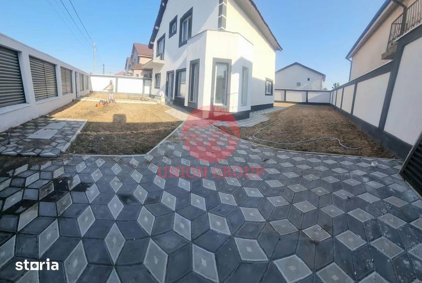 Casă cu 5 camere cu Teren 462 Mp în Lumina