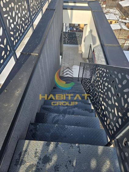 Penthouse cu 3 camere semidecomandat în Splaiul Unirii