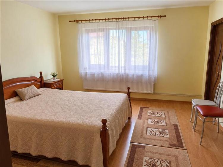 Casă cu 5 camere cu Teren 650 Mp în Exterior Est