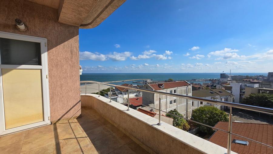 Apartament cu 3 camere decomandat, mobilat în P-ța Ovidiu