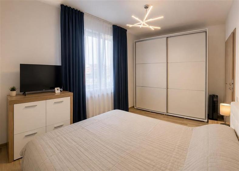 Apartament cu 2 camere decomandat, mobilat în Central