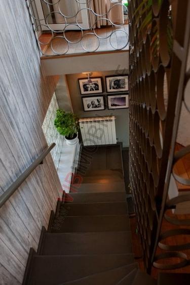 Apartament cu 6 camere decomandat în Aviatorilor