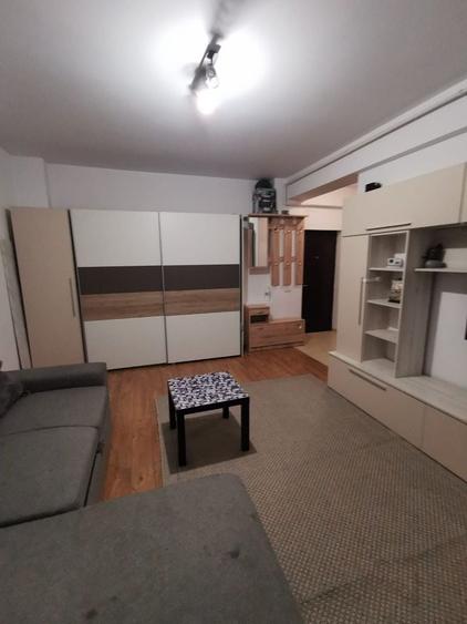 Apartament cu 2 camere semidecomandat în Roșu