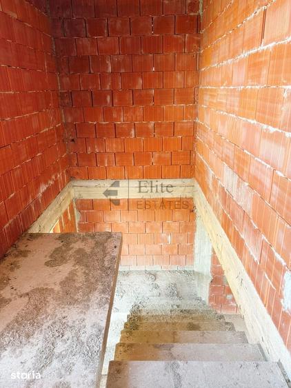 Casă cu 5 camere cu Teren 852 Mp în Tăut
