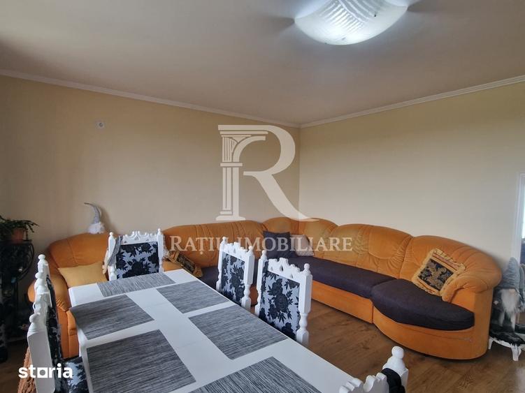 Apartament cu 3 camere decomandat în Oncea
