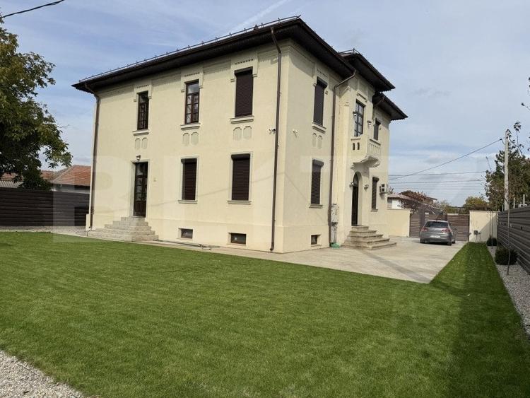 Casă cu 10 camere cu Teren 1143 Mp în Malu Mare