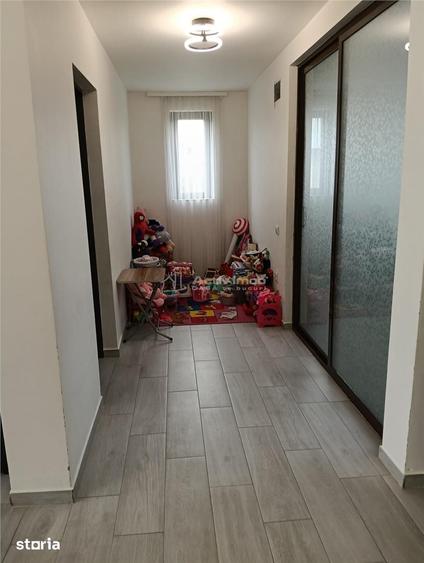 Casă cu 7 camere cu Teren 1100 Mp în Central