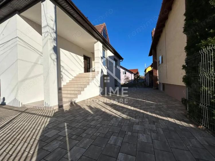 Casă cu 8 camere cu Teren 504 Mp în Central