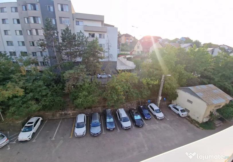 Apartament cu 3 camere decomandat în Vest