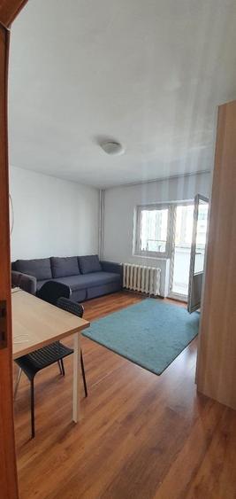 Apartament cu 3 camere decomandat în Vitan