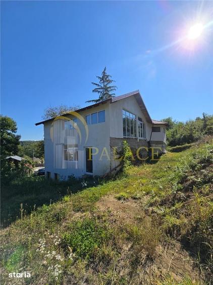 Casă cu 4 camere cu Teren 4300 Mp în Vărbila
