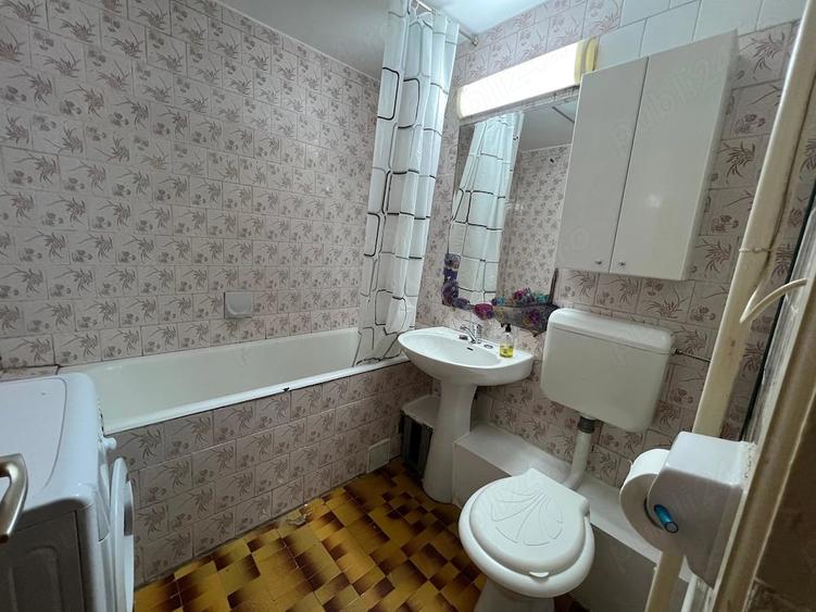 Apartament cu 3 camere decomandat în Socului