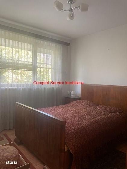 Apartament cu 3 camere decomandat în Drumul Taberei
