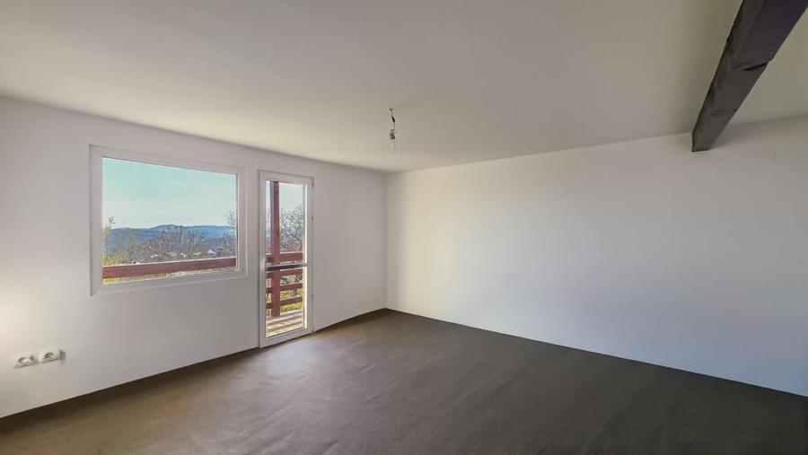 Casă individuală cu 5 camere cu Teren 3291 Mp în Comarnic