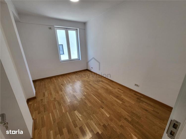 Apartament cu 4 camere în Sisești