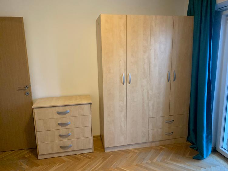 Apartament cu 4 camere decomandat în Tei