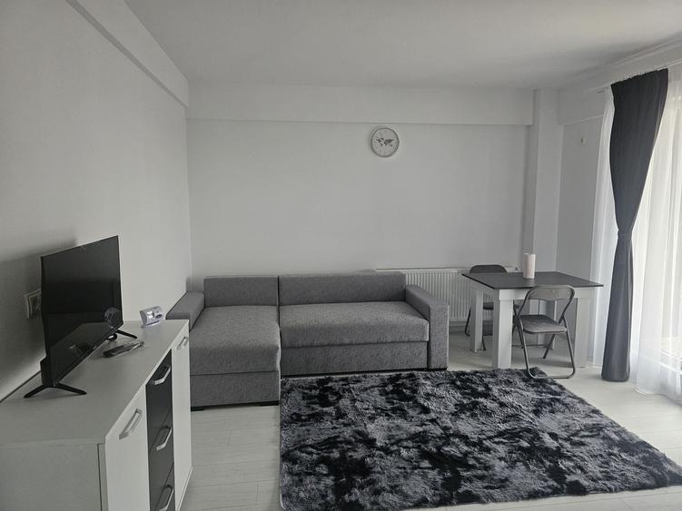 Apartament cu 2 camere semidecomandat în Central