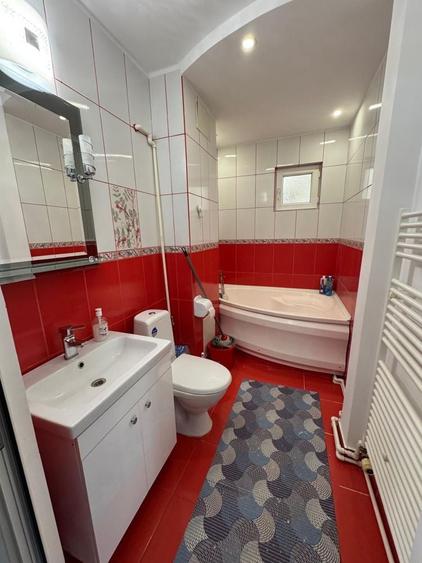 Apartament cu 3 camere decomandat în Micro 20