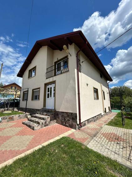 Casă cu 4 camere în Negrești