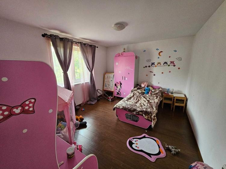 Casă cu 4 camere în Brănești
